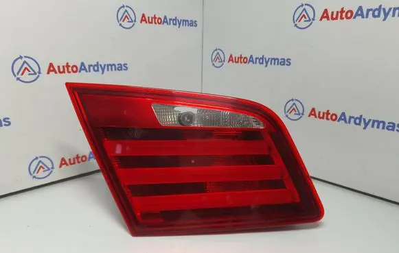 Tailgate rear/tail lights