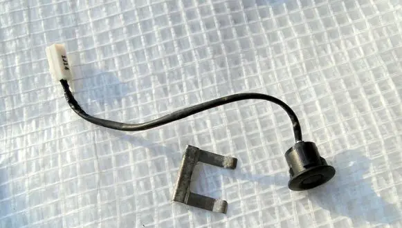 Mazda 2 Tailgate/trunk/boot open switch 