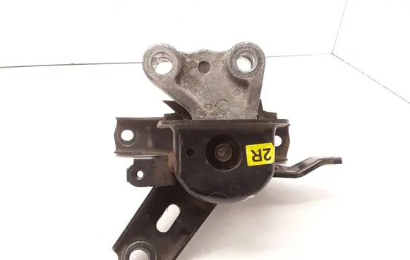 Toyota Avensis T270 Engine mount bracket