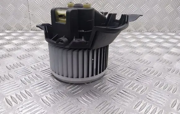 Opel Corsa D Front door blower motor 164230100