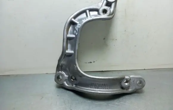Mitsubishi Outlander A/C compressor mount bracket 7813A218