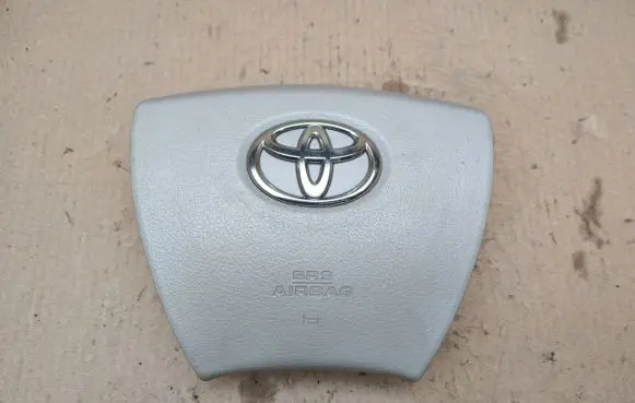 Toyota Sienna XL30 III Steering wheel airbag