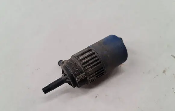 Volvo S40, V40 Windscreen/windshield washer pump