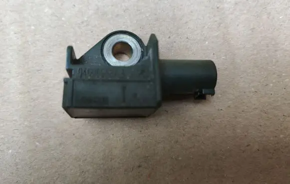 Chrysler Town & Country V Airbag deployment crash/impact sensor 04606958AB