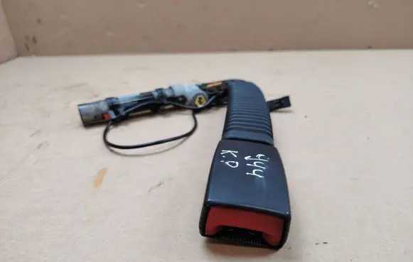 BMW 5 E60 E61 Front seatbelt buckle 561272102B