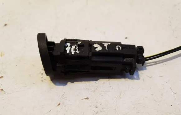 Tailgate opening switch