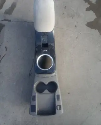 Nissan Leaf I (ZE0) Center console
