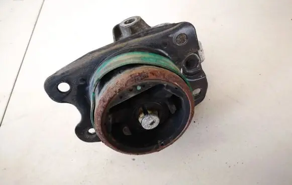 Engine mount bracket
