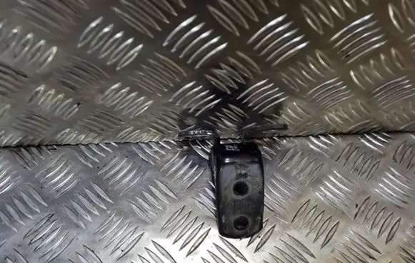 Honda CR-V Rear door lower hinge