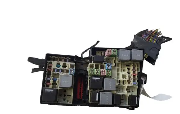 Volvo V40 Fuse module AV6T14A067AD