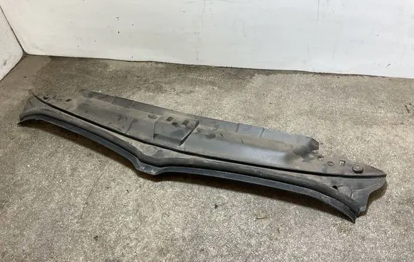 BMW 3 G20 G21 Engine bonnet/hood lock trim molding 7461970