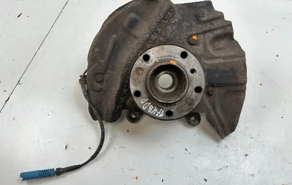 BMW X5 E53 Front wheel hub 