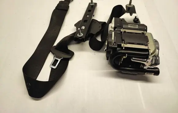 Mercedes-Benz CLS C218 X218 Front seatbelt 621933200E 620048100