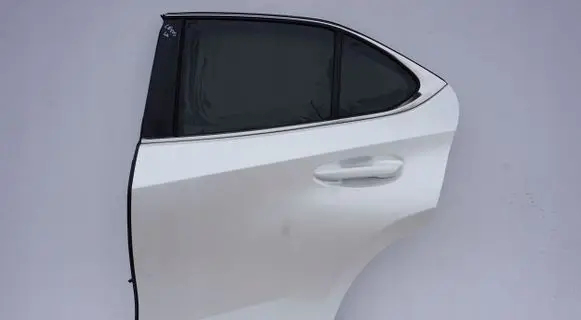 Lexus UX Rear door 1181555