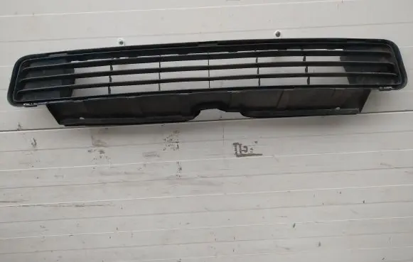 Toyota Prius (XW30) Front bumper lower grill 6311247040