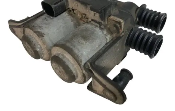 BMW X5 E53 Coolant heater control valve 8374995 64128374995