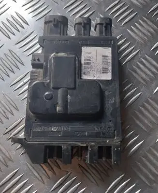 Opel Vivaro Fuse module 243501620R 200715061815