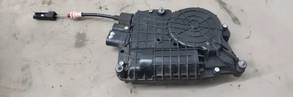 BMW 5 F10 F11 Rear door soft close latching motor 4154310400 12M11