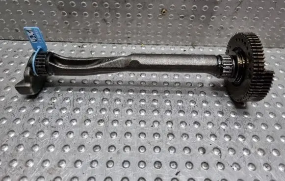 BMW 2 F45 Oil pump balance shaft 8475996