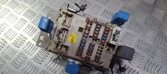 Nissan Almera Tino Fuse box set 243504u100 0620001