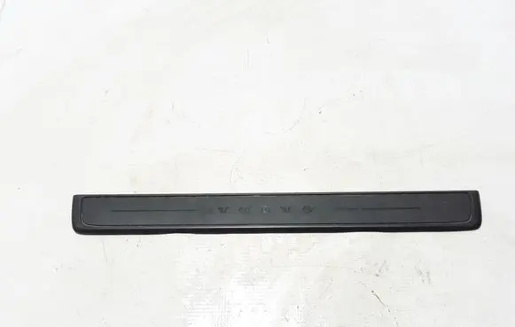 Volvo XC40 Front sill trim cover 31484194
