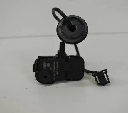 Volkswagen Jetta VI Fuel tank cap lock 5C6810773B