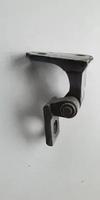 Volkswagen PASSAT B7 Front door upper hinge