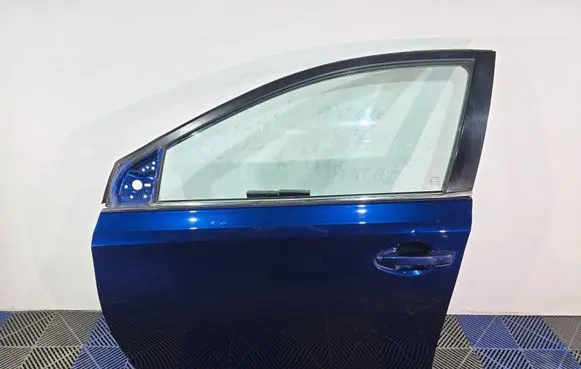 Toyota Auris E180 Front door PAINTCODE8T5