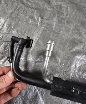 Audi A4 S4 B9 Breather hose/pipe 04E103474AD 0C1202