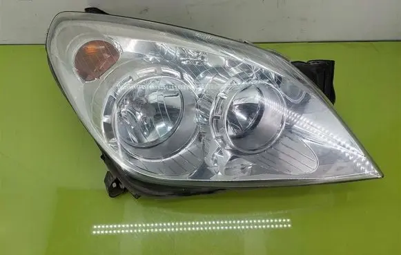 Opel Astra H Headlight/headlamp 20A389L