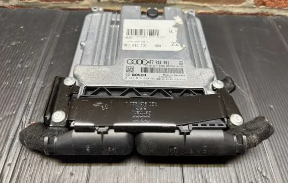 Audi A6 S6 C6 4F Engine control unit/module 4F0907401E 4F7910401 0281014724