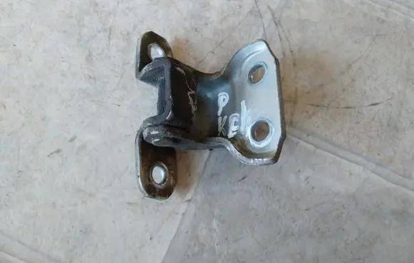 Lexus IS 220D-250-350 Front door lower hinge 
