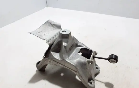 Engine mounting bracket