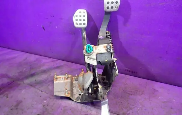 Peugeot 1007 Pedal assembly 