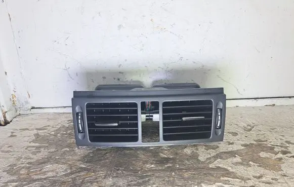 Mercedes-Benz C W204 Dash center air vent grill A2048305754