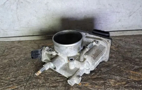 Subaru Forester SG Throttle body valve 16112AA180 7J160960 01244