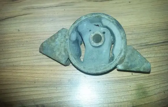 Nissan Sunny Engine mount bracket 1132159y00