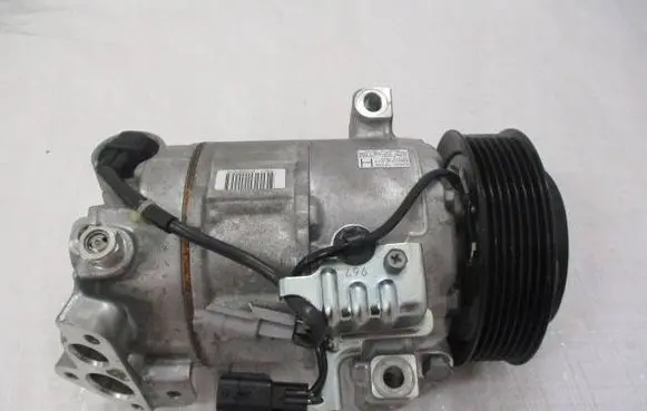 Nissan Pulsar Air conditioning (A/C) compressor (pump) 92600 7FY0A