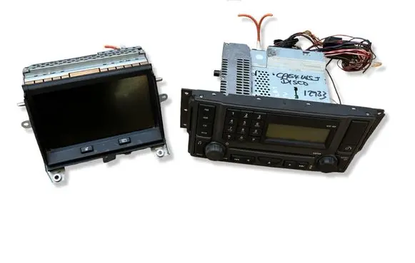 Land Rover Discovery 3 - LR3 Radio/CD/DVD/GPS head unit VUX500320 YIE500070