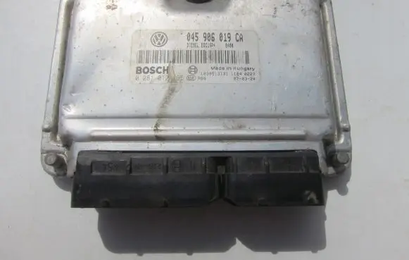 Volkswagen Polo Engine control unit/module 045906019CA 0281012195