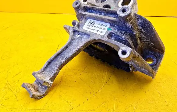 Volkswagen Tiguan Engine mount bracket 5Q0199262BP
