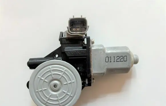 Nissan Leaf II (ZE1) Rear door window regulator motor 827303NF0A 82730CV01B 82730CV01C
