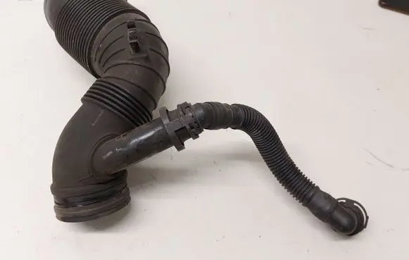 Volkswagen Scirocco Turbo air intake inlet pipe/hose 3C0129654