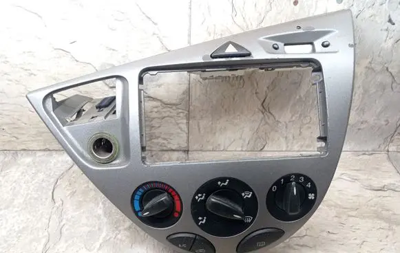 Ford Focus Climate control unit 98AB18C419AE 98ABA047A04AFW