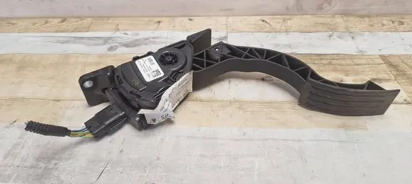 Ford Focus Accelerator throttle pedal BV619F836AB BEV241600 6PV01036830