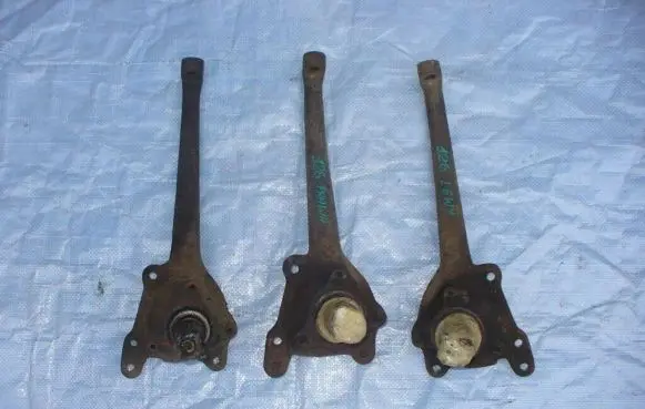Mercedes-Benz W123 Front wheel hub spindle knuckle 1163304020