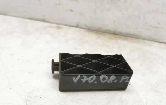 Volvo V70 Radiator mount bracket