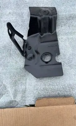 BMW 5 G60 Fender mounting bracket 7437505