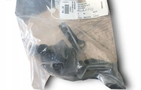Volkswagen Touran I Water pump 1K0121093BJ