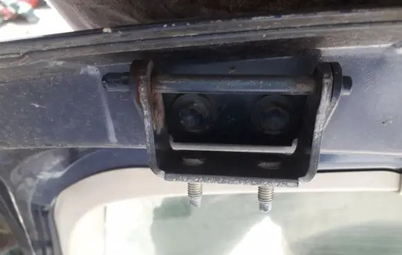 Ford Mondeo Mk III Tailgate/trunk/boot hinge
